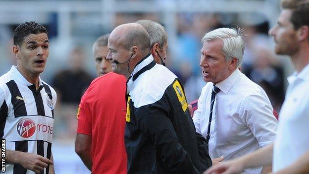 Alan Pardew speaks with referee Martin Atkinson