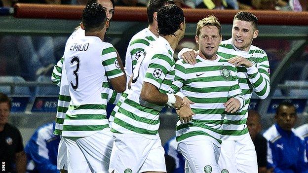 Celtic celebrate an early goal from Kris Commons