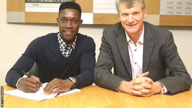 Danny Welbeck an David Gill