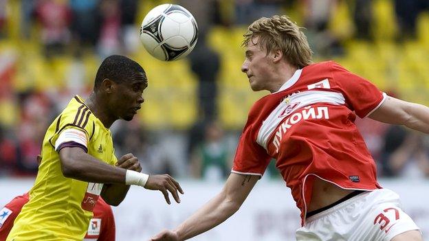 Samuel Eto'o (left)