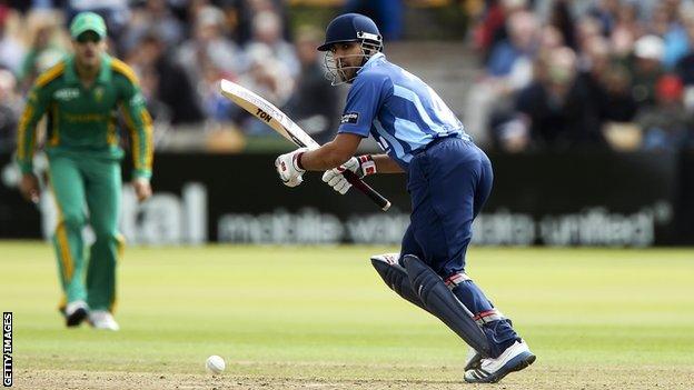 Ravi Bopara playing for Gloucestershire