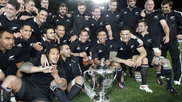 New Zealand celebrate retaining the Bledisloe Cup