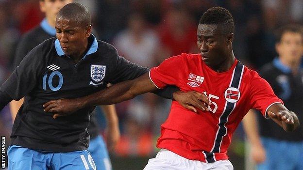 Alexander Tettey with Ashley Young