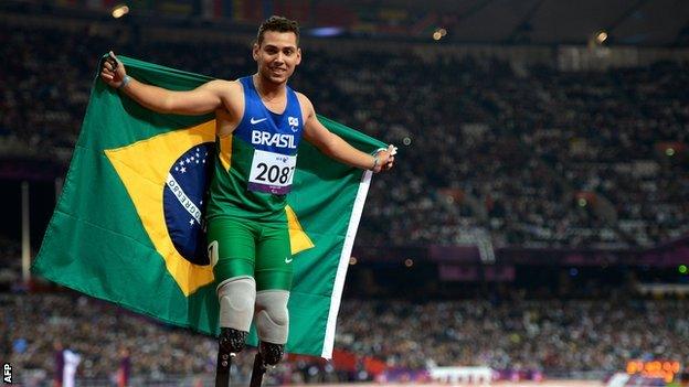 Alan Oliveira after winning gold