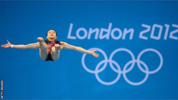 Wu Minxia wins Olympic diving gold