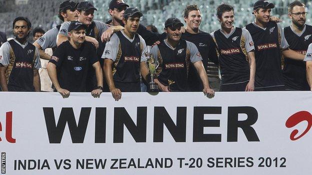 New Zealand celebrate with the Twenty20 series trophy