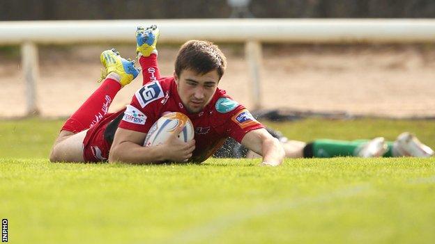 Jordan Williams scored two Scarlets tries