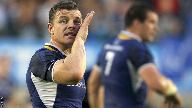 Brian O'Driscoll shouts out some instructions at the Stadio de Monigo