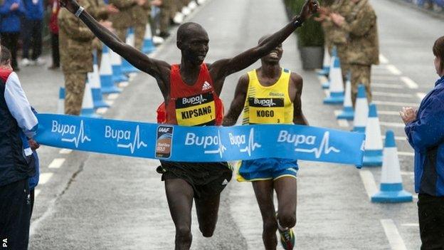 Wilson Kipsang beats Micah Kogo to win the Great North Run