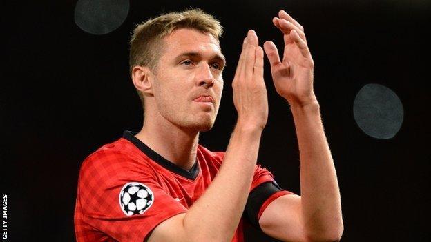 Darren Fletcher applauds United's fans at the final whistle