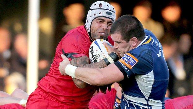 Netani Talei is tackled by Leinster's Shane Jennings