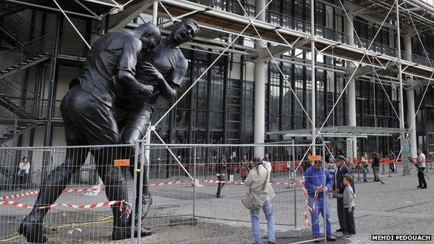 The statue of Zinedine Zidane