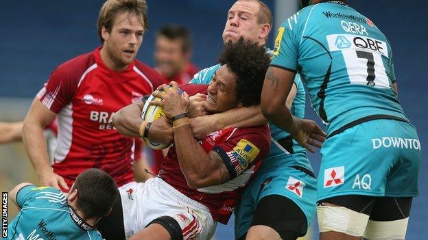 London Welsh and Gloucester compete