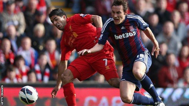 Luis Suarez (left) and Dean Whitehead