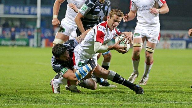 Yannick Forester fails to stop Paul Marshall scoring a try