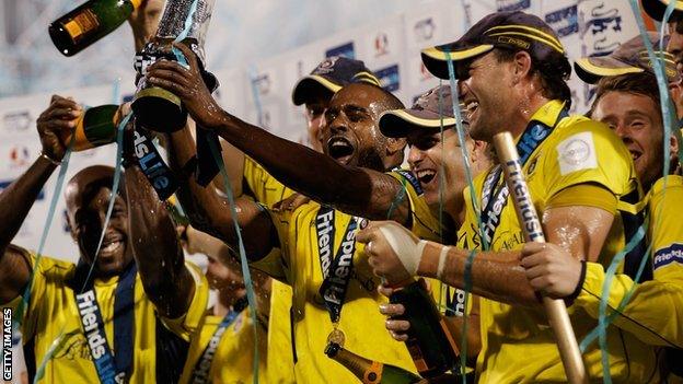 Hampshire celebrate winning the 2012 FL t20