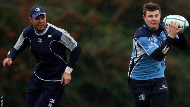 Michael Cheika and Brian O'Driscoll at Leinster training in 2009