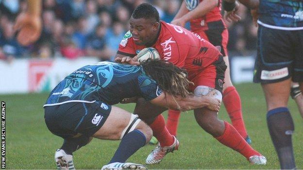 Toulon try-scorer Steffon Armitage is tackled by Blues' Josh Navidi