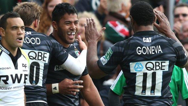 Verenki Goneva congratulates Manu Tuilagi on his first try