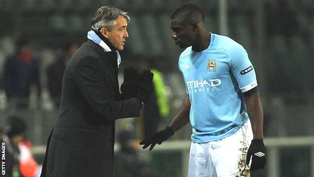 Roberto Mancini gives instructions to Micah Richards