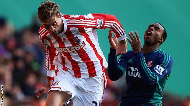 Stoke's Pete Crouch (l) tangles with Danny Rose