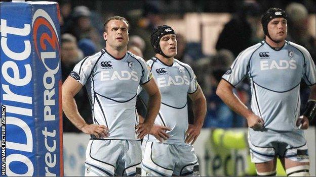 Jamie Roberts, Tom James and Andries Pretorius look dejected