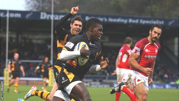 Christian Wade scores against London Welsh