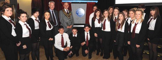 Pupils and dignitaries with the blue plaque