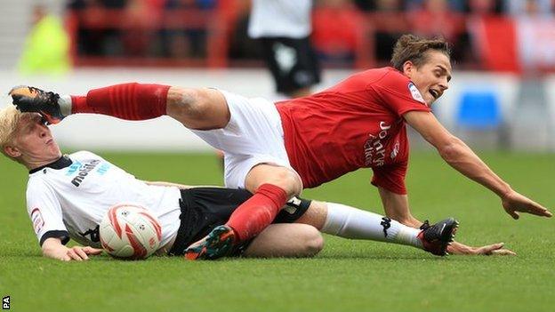 Will Hughes tussles with Nottingham Forest's Chris Cohen