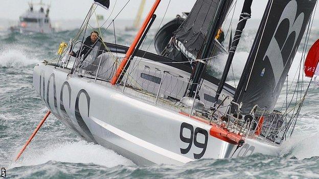 Alex Thomson gets under way