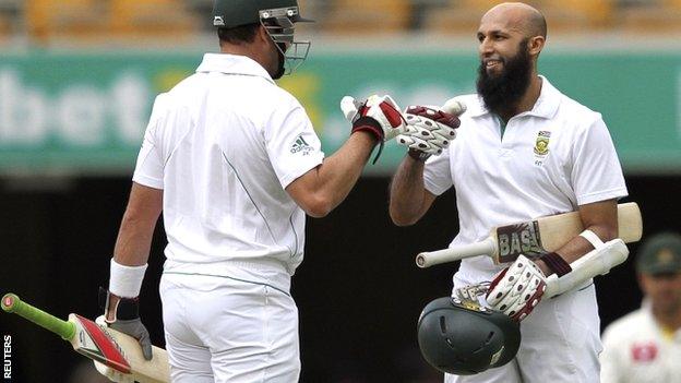 Jacques Kallis (left) and Hashim Amla celebrate their partnership at the Gabba