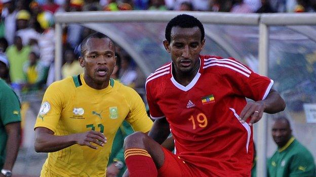 Ethiopia's Adane Gebreyes (right)