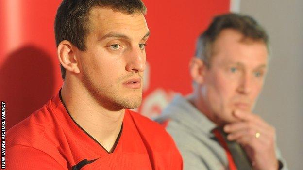 Sam Warburton with Wales interim coach Rob Howley