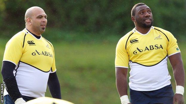 Gurthro Steenkamp in training with Tendai Mtawarira