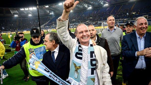 Paul Gascoigne salutes supporters in Rome