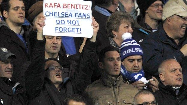 Chelsea fans display their anger towards Rafael Benitez