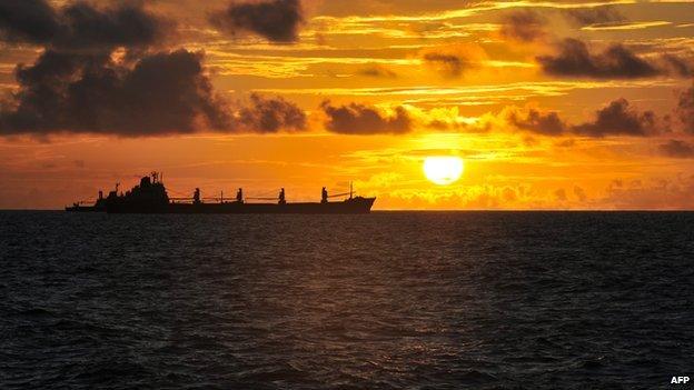 Ships off the coast of the Somali capital, Mogadishu (30 Oct 2012)