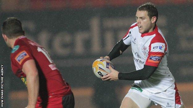 Darren Cave (right) in action against the Scarlets on Sunday