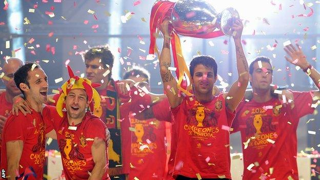 Spain celebrate winning Euro 2012