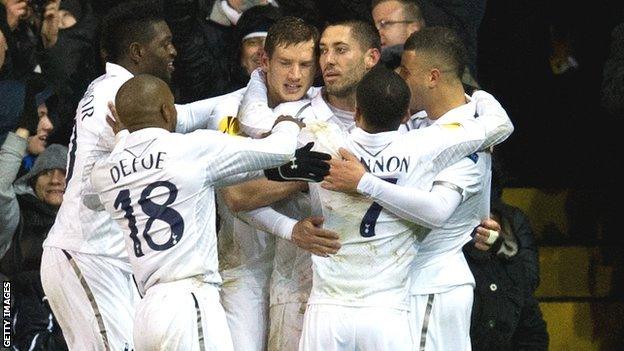 Tottenham players celebrate