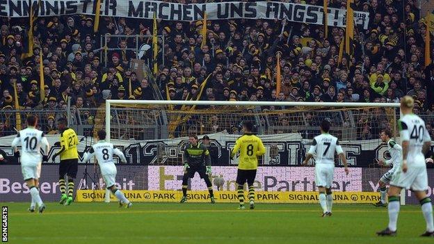 Bundesliga match between Borussia Dortmund and VfL Wolfsburg at Signal Iduna Park.