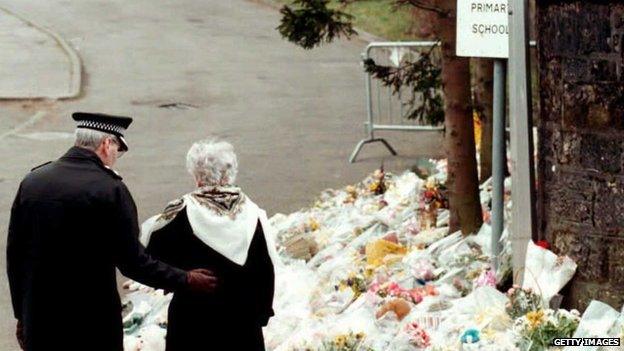 Police officer comforts a woman after the 1996 Dunblane shootings