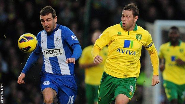 James McArthur (l) and Grant Holt