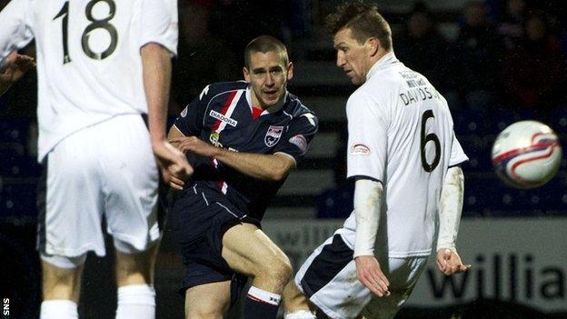 Gary Glen scores for Ross County against Dundee