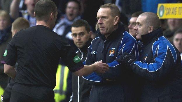 Referee Stevie O'Reilly sends Kilmarnock manager Kenny Shiels to the stand