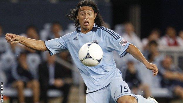 Sporting Kansas City midfielder Roger Espinoza