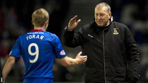 Terry Butcher congratulates captain Richie Foran