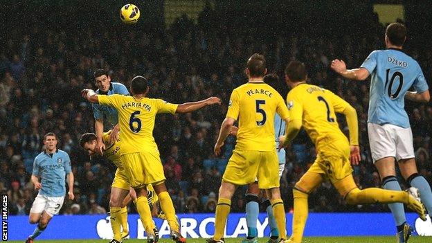 Gareth Barry scores the winner for Manchester City against Reading