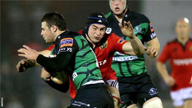 Munster's Tommy O'Donnell tackles Connacht's Robbie Henshaw