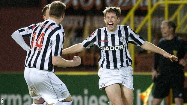 St Mirren players celebrating